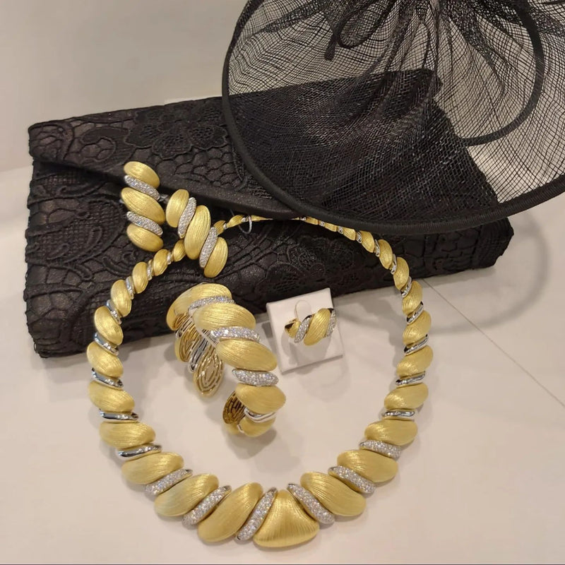 18k Carat yellow & white gold Necklace set with diamonds