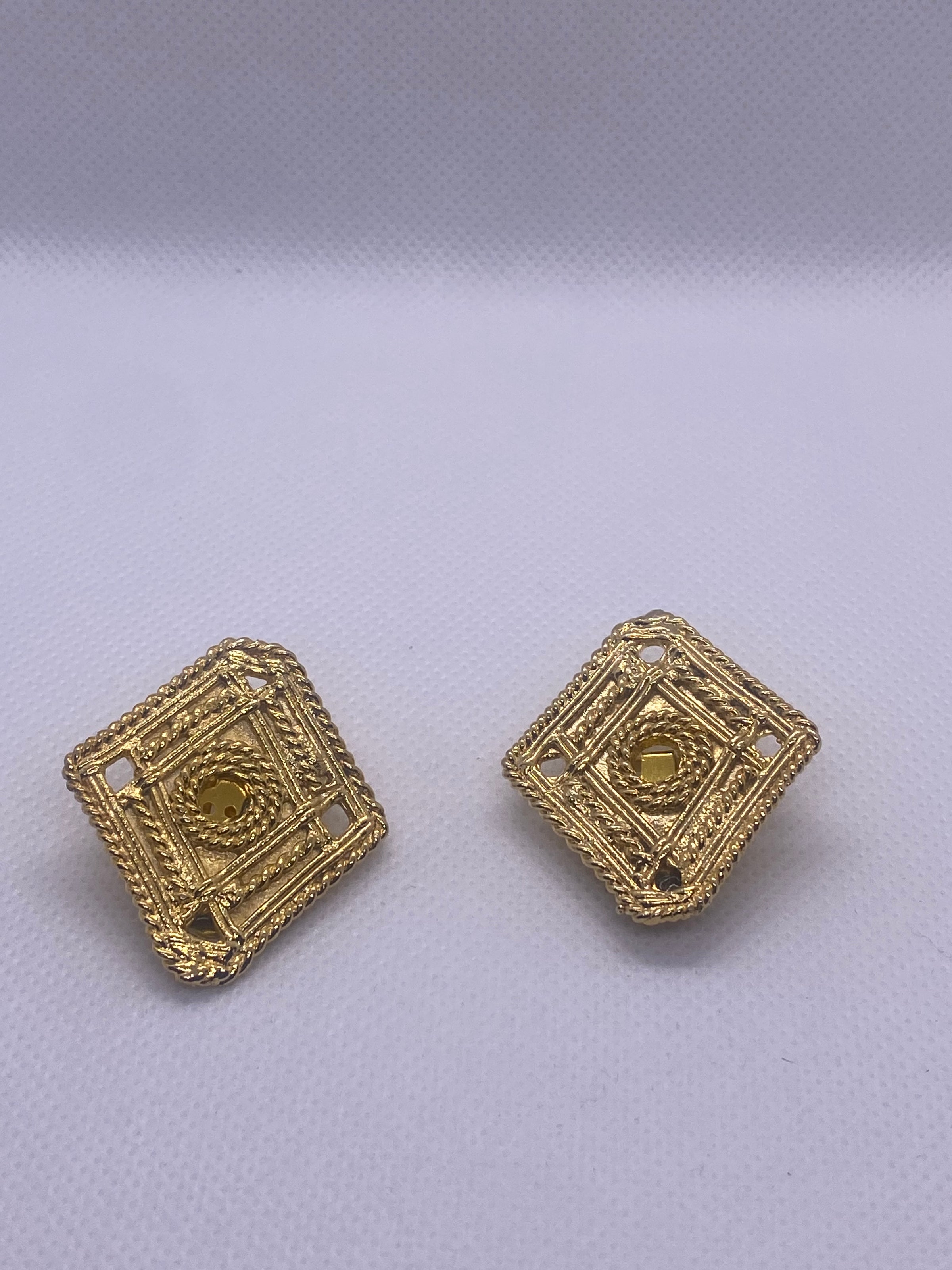 Ivorian traditional triangle gold earrings